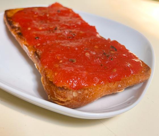 tomatoes on bread