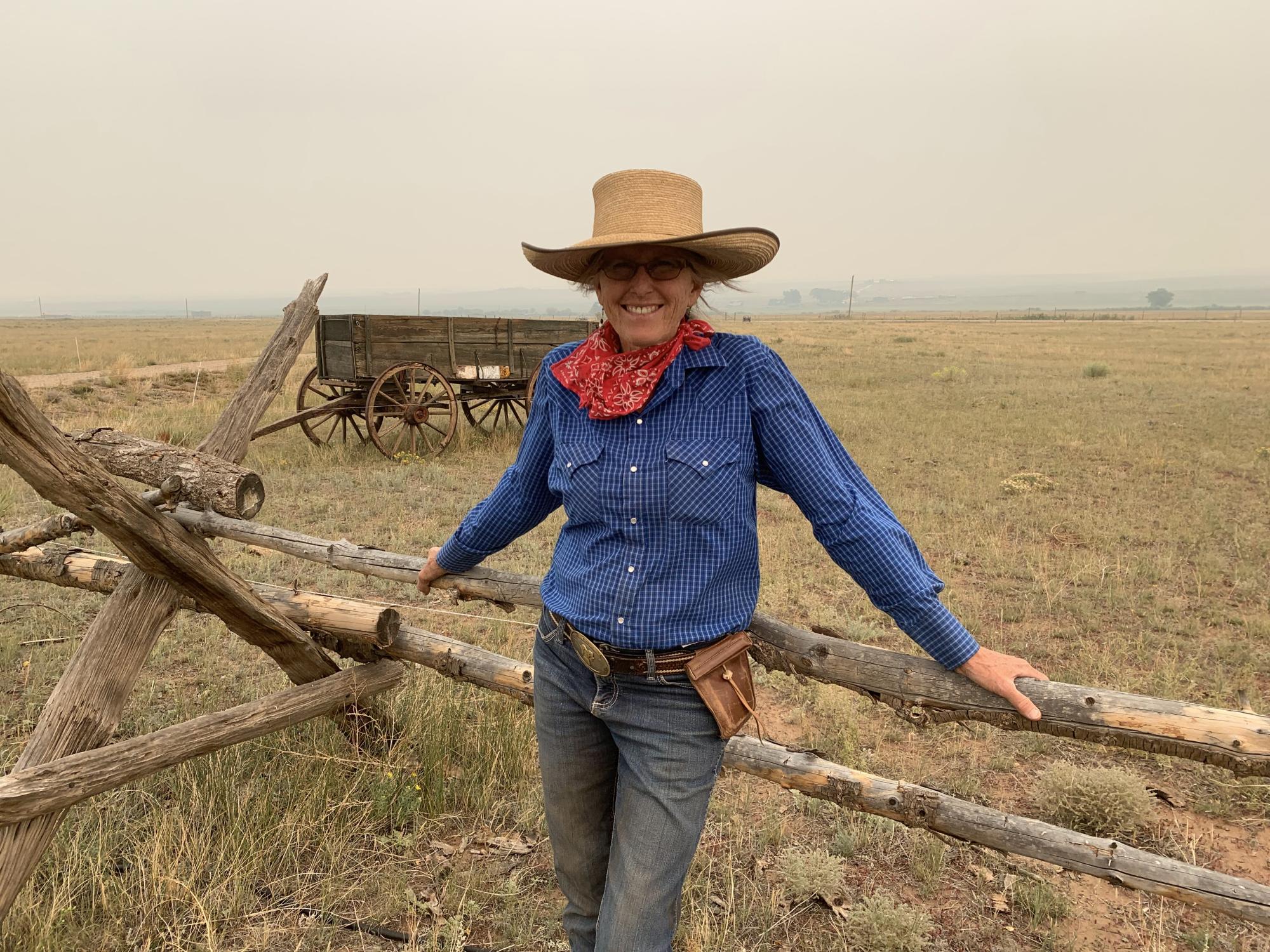 Elin Ganschow poses next to a fence 