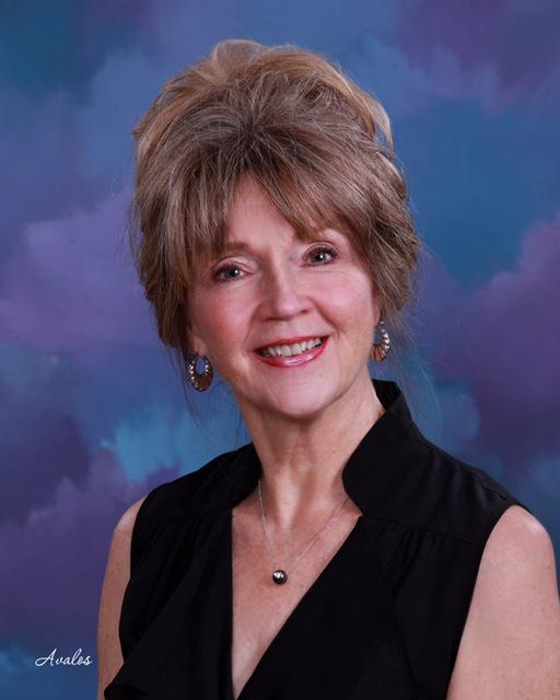 Paula Chostner headshot